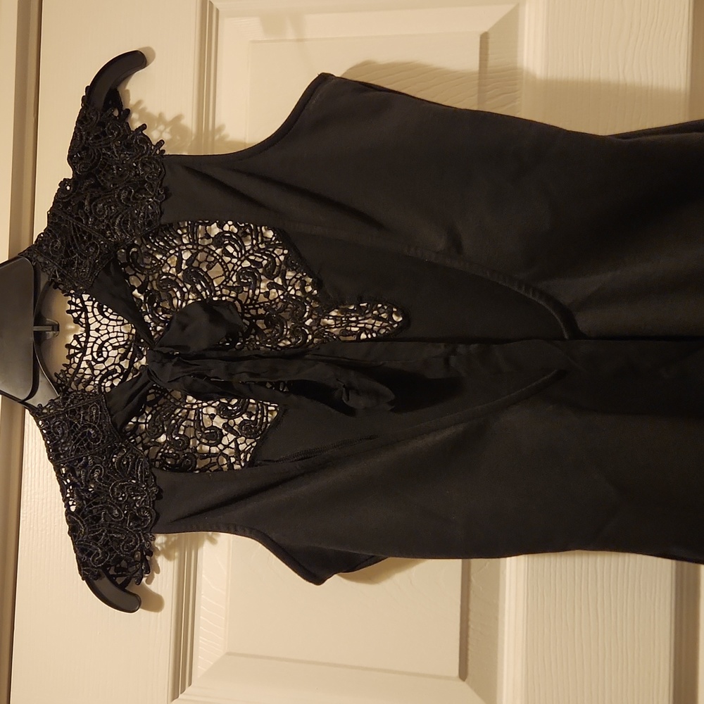 Dresses - Picture 4 of 4
